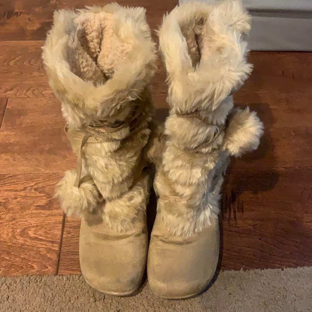 Warm Tam Fuzzy Boots
